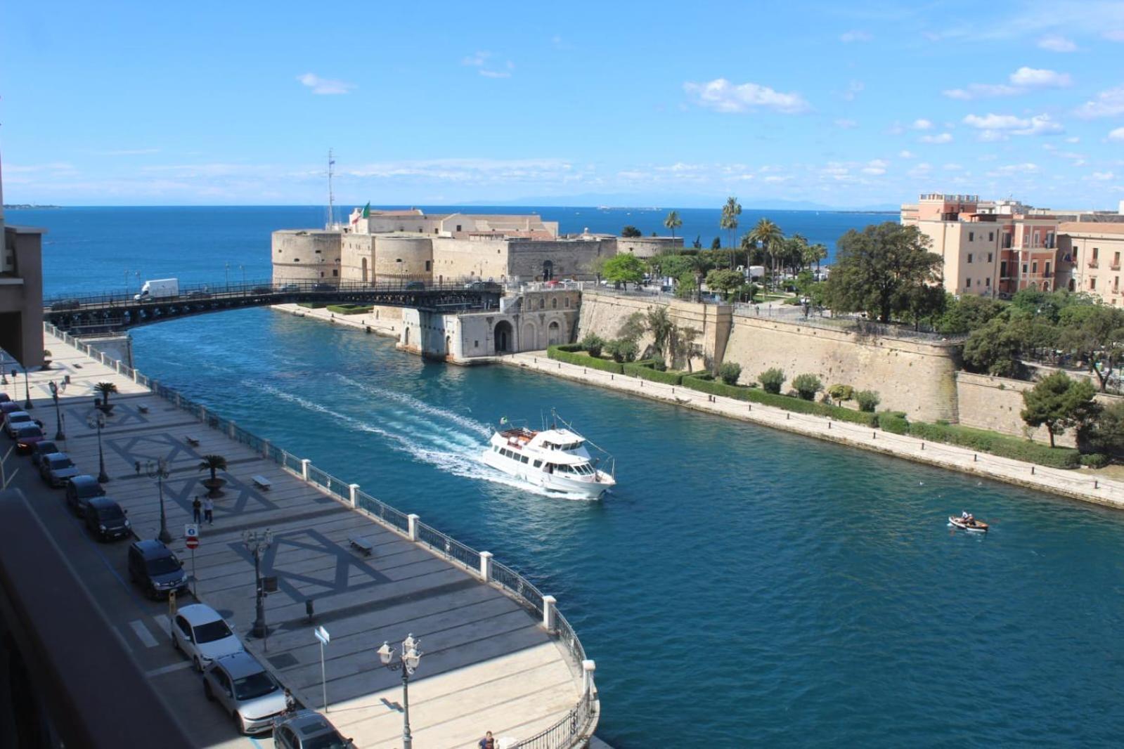 Hotel Europa Taranto Bagian luar foto